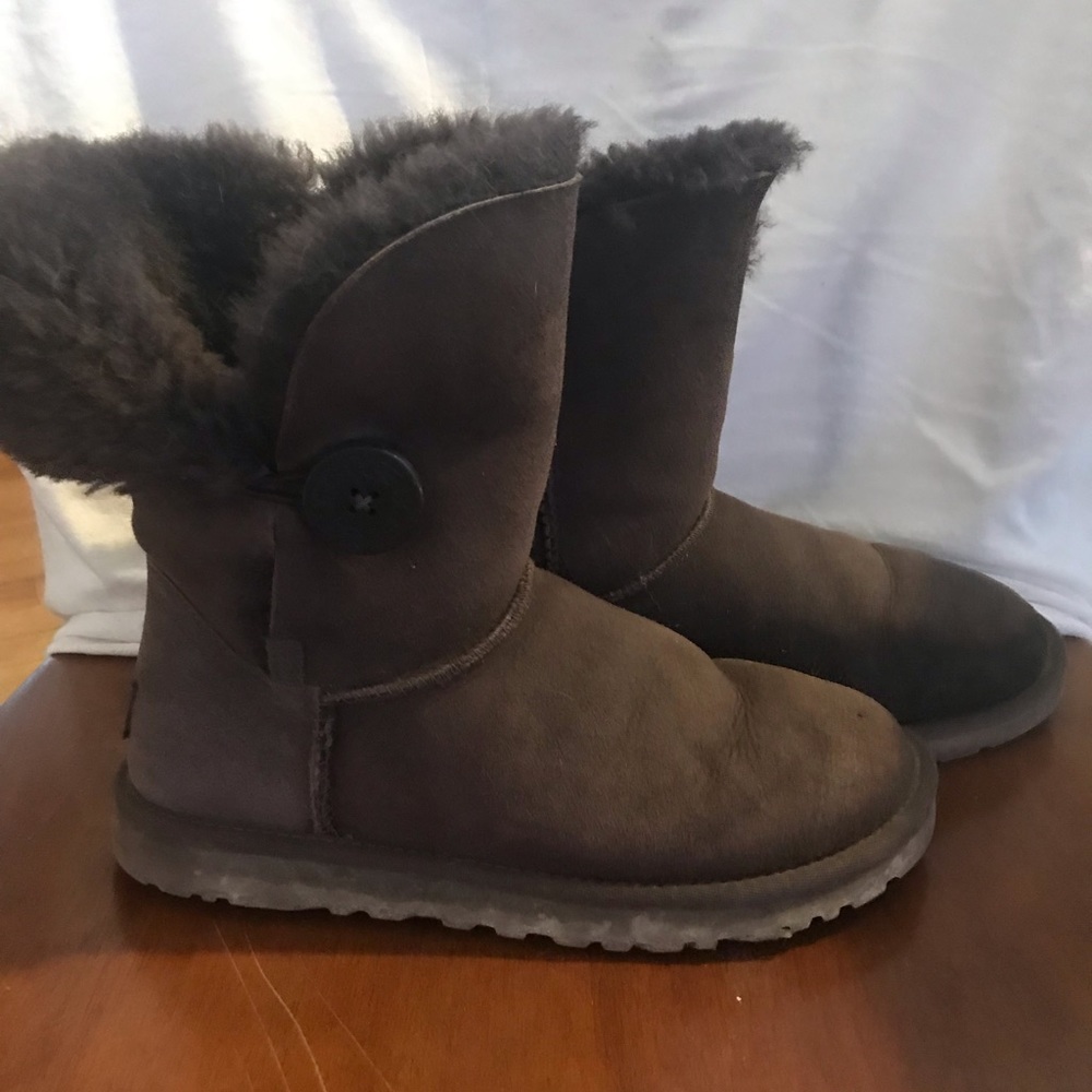 Bailey Button Uggs Size 6